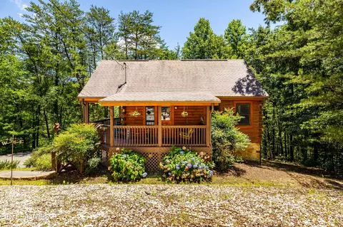 3447 Dogwood Cir, Pigeon Forge, TN 37863