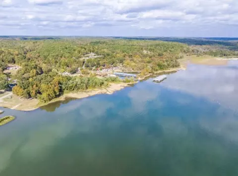 44 Camp Ln, Waverly, TN 37185
