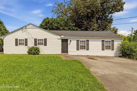 4400 Nicholas Dr, Knoxville, TN 37912