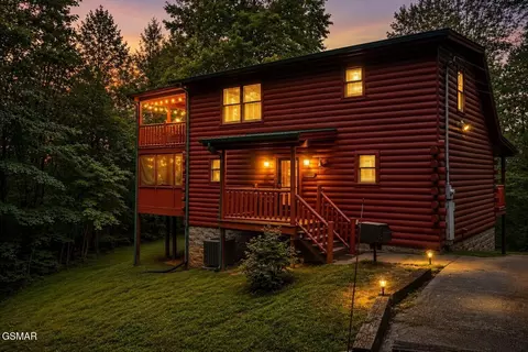 1904 Rhododendron Ln, Sevierville, TN 37876