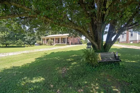 23 Sanders Dr, Leoma, TN 38468