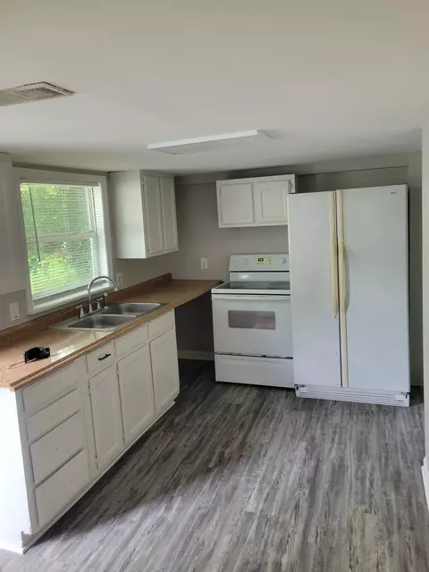 Kitchen - 530 E State St, Murfreesboro, TN 37130 photo 1 of 2
