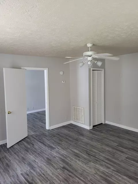 Living - 530 E State St, Murfreesboro, TN 37130 photo 1 of 1