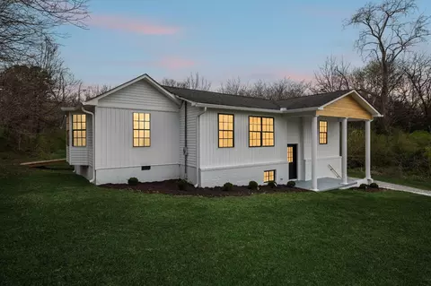 614 Shoemaker St, Athens, TN 37303