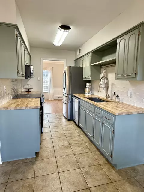 Kitchen - 6092 Macinness Dr, Memphis, TN 38119 photo 2 of 3
