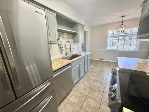 Kitchen - 6092 Macinness Dr, Memphis, TN 38119 photo 3 of 3