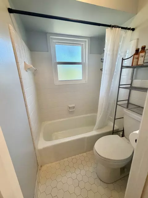 Bath - 6092 Macinness Dr, Memphis, TN 38119 photo 5 of 5