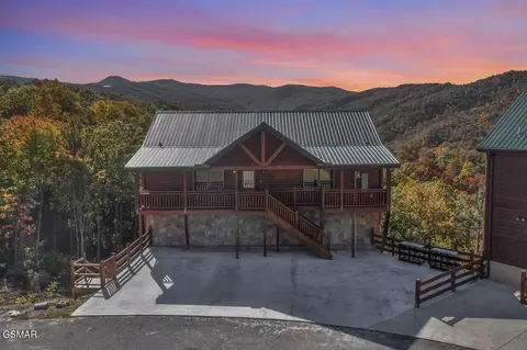 923 Street Of Dreams Dr, Gatlinburg, TN 37738