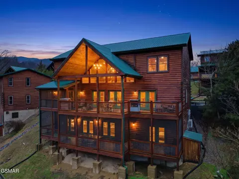 3227 White Falcon Way, Pigeon Forge, TN 37863