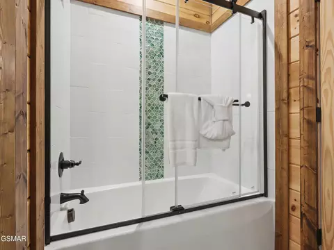 3227 White Falcon Way, Pigeon Forge, TN 37863
