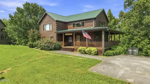 2043 Oakmont Dr, Sevierville, TN 37876