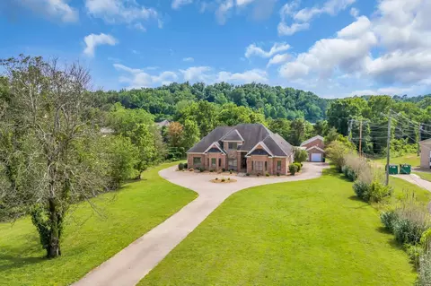 202 N Clydeton Rd, Waverly, TN 37185