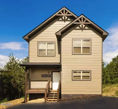 2045 Eagle Feather Dr, Sevierville, TN 37876