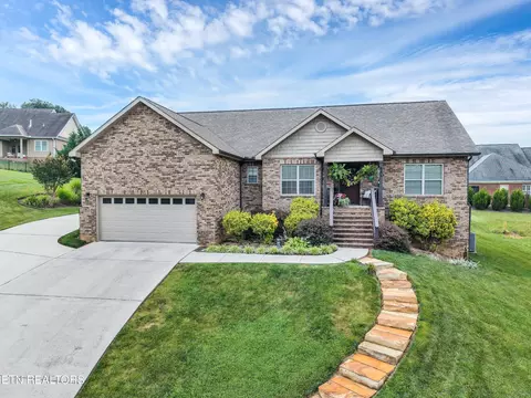 645 Berrywood Dr, Maryville, TN 37801