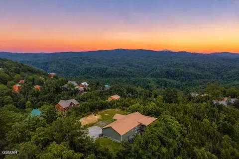 1981 Fox View Ln, Sevierville, TN 37876