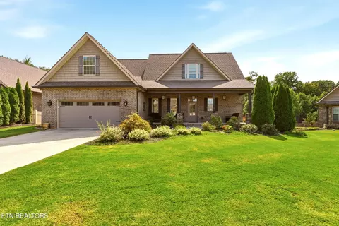 103 Crest Pointe Ln, Oak Ridge, TN 37830