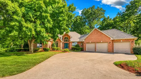 241 Sequoyah Trl, Cadiz, KY 42211