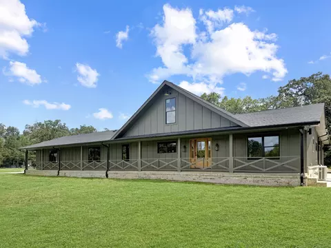965 Lofton Ln, Chickamauga, GA 30707