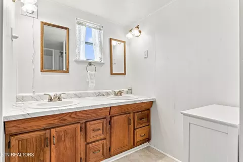 Bath - 4317 Fulton Rd, Corryton, TN 37721 photo 2 of 2