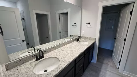 Bath - 532 W Foxrun, Springfield, TN 37172 photo 2 of 3