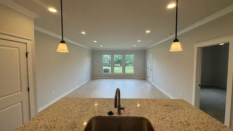 Living - 532 W Foxrun, Springfield, TN 37172 photo 4 of 4