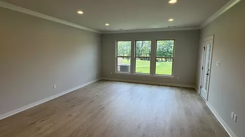 Living - 532 W Foxrun, Springfield, TN 37172 photo 1 of 4