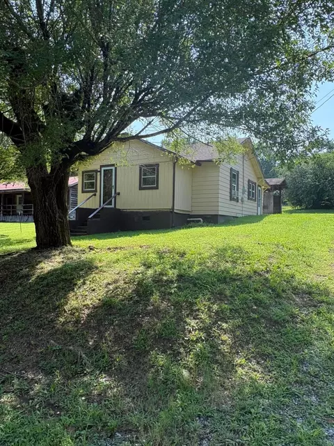 1117 Bledsoe Dr, Etowah, TN 37331