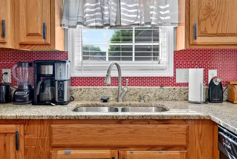 Kitchen - 153 Brandywine Ln, Springfield, TN 37172 photo 2 of 7