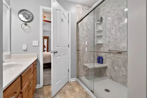 Bath - 153 Brandywine Ln, Springfield, TN 37172 photo 2 of 4