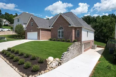 2266 Red Tail Ln, Chattanooga, TN 37421