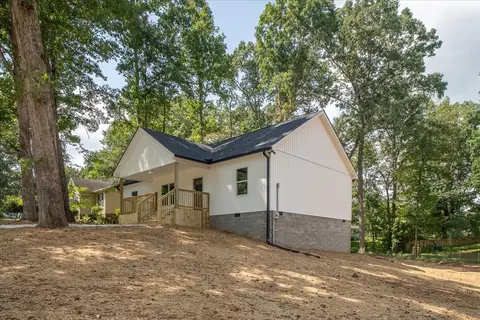 300 Devin Dr, Lawrenceburg, TN 38464
