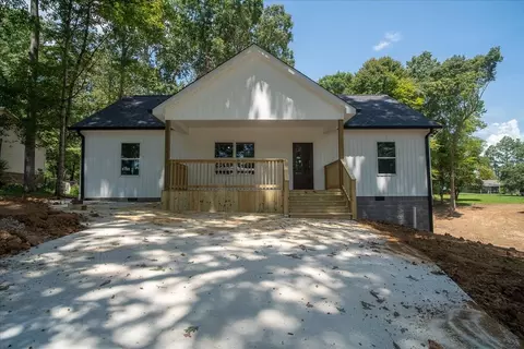300 Devin Dr, Lawrenceburg, TN 38464