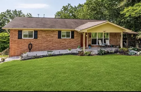 220 Alpine Dr, Rossville, GA 30741