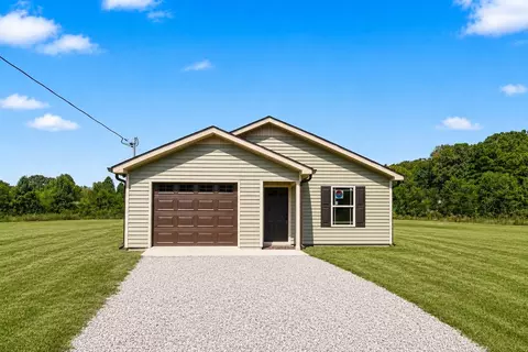105 N B St, Hillsboro, TN 37342