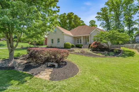680 Oak Chase Blvd, Lenoir City, TN 37772