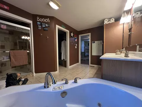 Bath - 7501 E Plunders Creek Rd, Dickson, TN 37055 photo 3 of 4