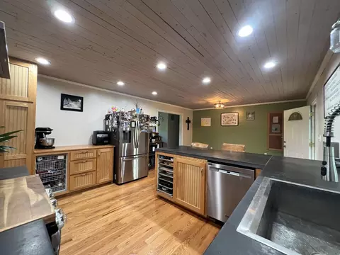 Kitchen - 7501 E Plunders Creek Rd, Dickson, TN 37055 photo 2 of 2