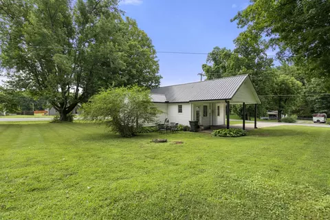 Exterior - 100 Brook Dr, Dickson, TN 37055 photo 2 of 6