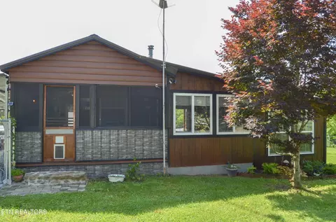 28 Cottage St, Crossville, TN 38571
