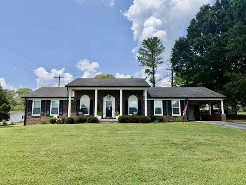 301 Roberta Ln, Lawrenceburg, TN 38464