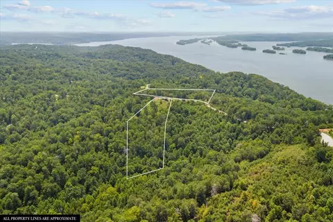 90 Float Dr, Waverly, TN 37185