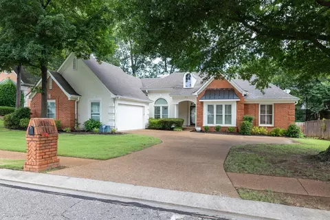 7614 Fairway Forest Dr, Cordova, TN 38016