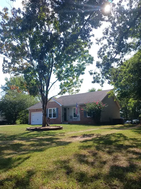 1036 Angela Dr, Clarksville, TN 37042