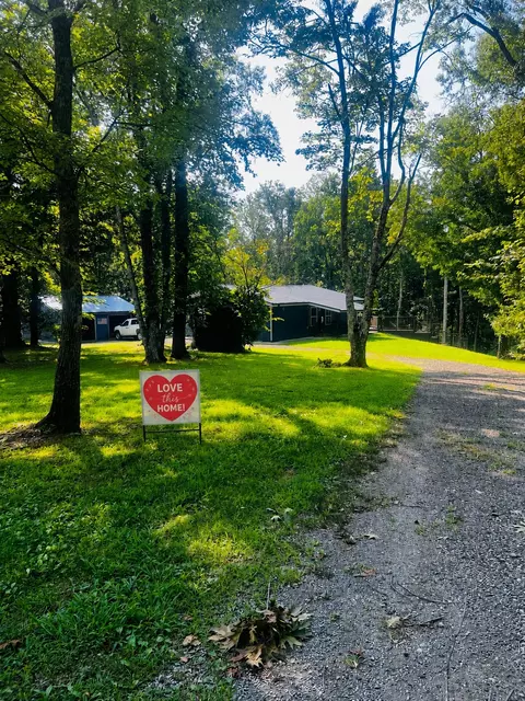 432 Parker Ln, Bradyville, TN 37026
