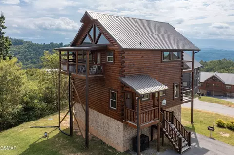 2032 Starr Crest Drive Dr, Sevierville, TN 37876