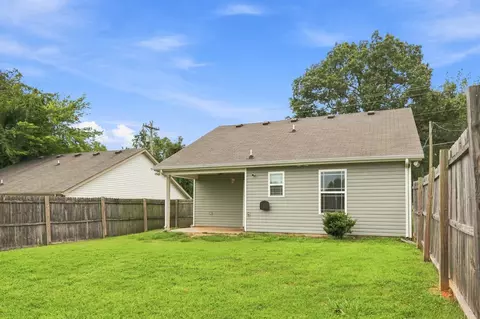 Exterior - 915 17th Ave E, Springfield, TN 37172 photo 7 of 8