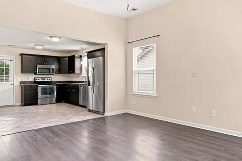 Living - 915 17th Ave E, Springfield, TN 37172 photo 2 of 2