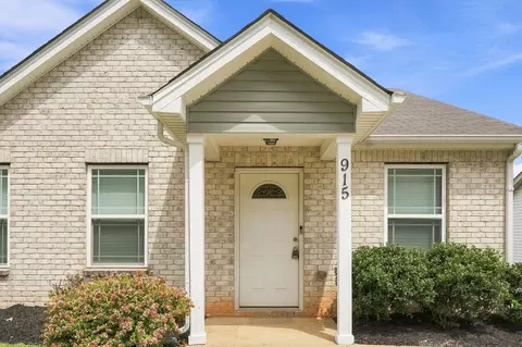 Exterior - 915 17th Ave E, Springfield, TN 37172 photo 4 of 8