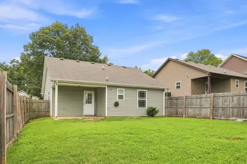 Exterior - 915 17th Ave E, Springfield, TN 37172 photo 6 of 8