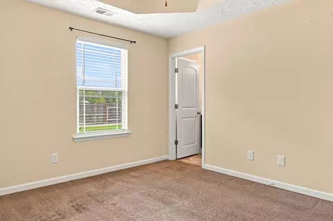 Bedroom - 915 17th Ave E, Springfield, TN 37172 photo 2 of 6
